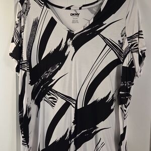 DKNY Abstract Black and White Short Sleeve Top